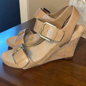 Aerosole Mega Plush wedge sandal. Size 9